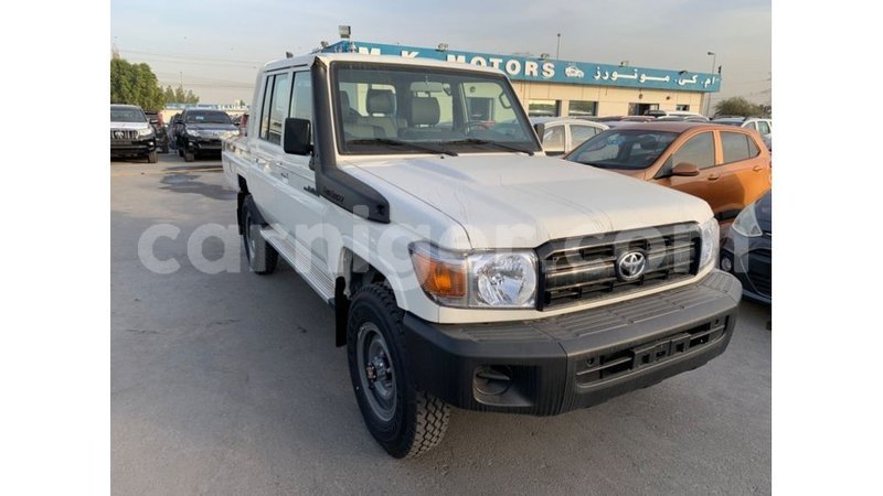 Big with watermark toyota land cruiser agadez import dubai 5742