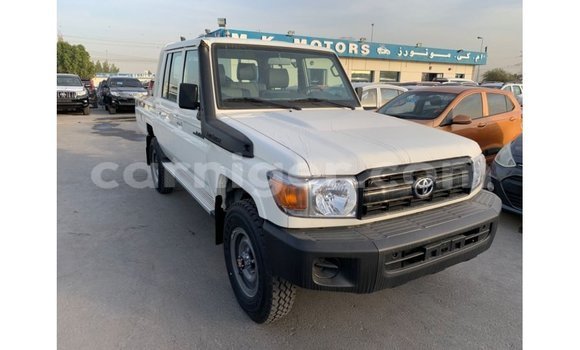 Sayi Imported Toyota Land Cruiser White Babbar mota in Import - Dubai a Agadez Sayi Imported Toyota Land Cruiser White Babbar mota in Import - Dubai a Agadez