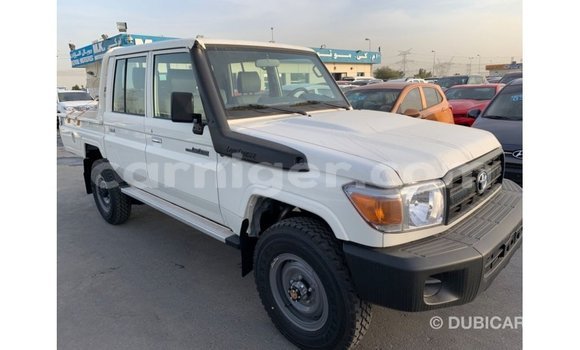 Sayi Imported Toyota Land Cruiser White Babbar mota in Import - Dubai a Agadez Sayi Imported Toyota Land Cruiser White Babbar mota in Import - Dubai a Agadez