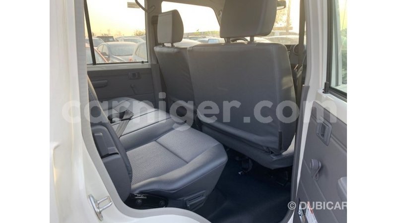 Big with watermark toyota land cruiser agadez import dubai 5742