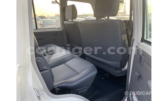Sayi Imported Toyota Land Cruiser White Babbar mota in Import - Dubai a Agadez Sayi Imported Toyota Land Cruiser White Babbar mota in Import - Dubai a Agadez