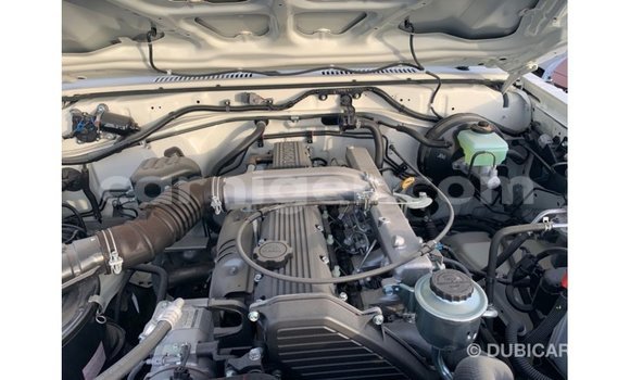 Sayi Imported Toyota Land Cruiser White Babbar mota in Import - Dubai a Agadez Sayi Imported Toyota Land Cruiser White Babbar mota in Import - Dubai a Agadez