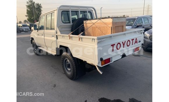 Sayi Imported Toyota Land Cruiser White Babbar mota in Import - Dubai a Agadez Sayi Imported Toyota Land Cruiser White Babbar mota in Import - Dubai a Agadez