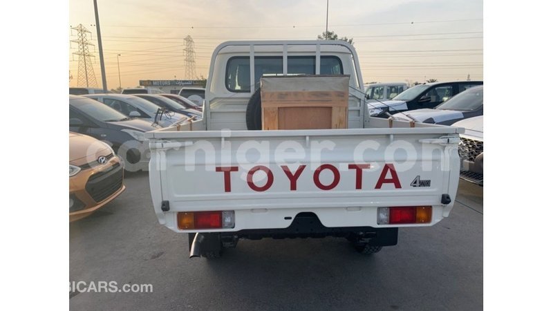 Big with watermark toyota land cruiser agadez import dubai 5742