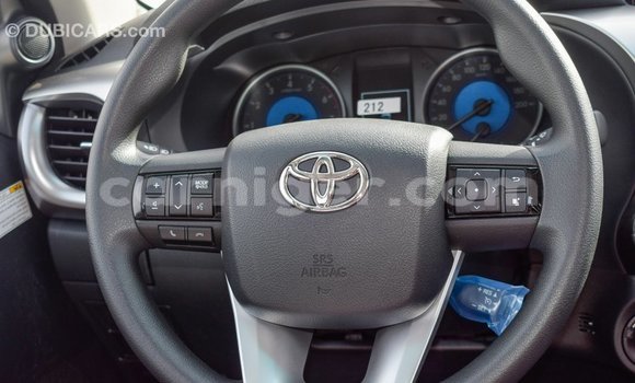 اشتري Imported Toyota Hilux White سيارة في Import - Dubai في أغاديز اشتري Imported Toyota Hilux White سيارة في Import - Dubai في أغاديز