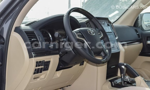 Buy Import Toyota Land Cruiser Other Truck in Import - Dubai in Agadez Buy Import Toyota Land Cruiser Other Truck in Import - Dubai in Agadez