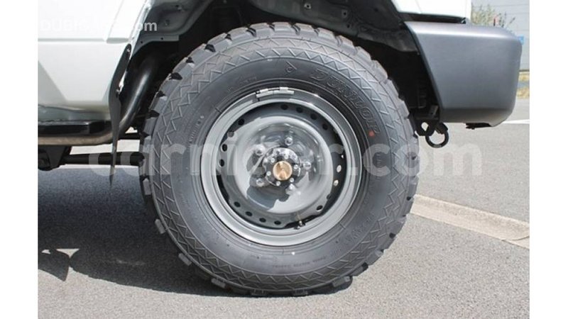 Big with watermark toyota land cruiser agadez import dubai 5759