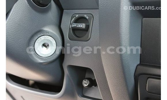 Buy Import Toyota Land Cruiser White Truck in Import - Dubai in Agadez Buy Import Toyota Land Cruiser White Truck in Import - Dubai in Agadez