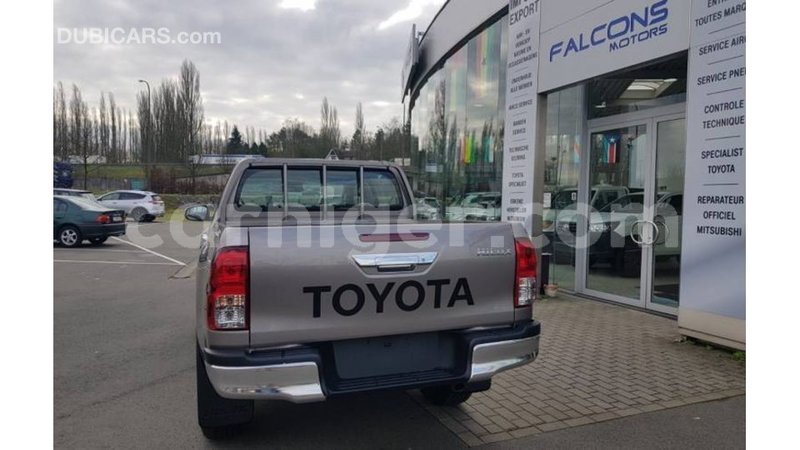 Big with watermark toyota hilux agadez import dubai 5763