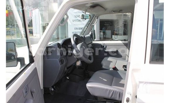 Buy Import Toyota Land Cruiser White Truck in Import - Dubai in Agadez Buy Import Toyota Land Cruiser White Truck in Import - Dubai in Agadez