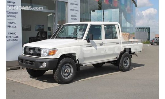 Buy Import Toyota Land Cruiser White Truck in Import - Dubai in Agadez Buy Import Toyota Land Cruiser White Truck in Import - Dubai in Agadez