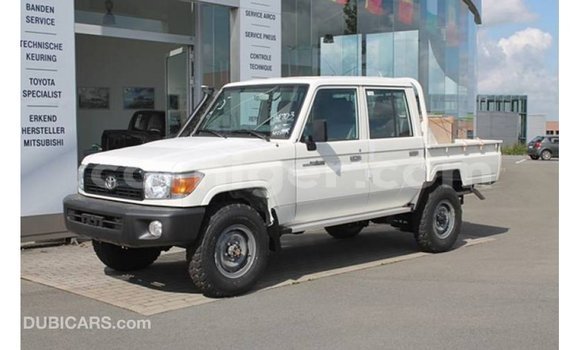 Buy Import Toyota Land Cruiser White Truck in Import - Dubai in Agadez Buy Import Toyota Land Cruiser White Truck in Import - Dubai in Agadez