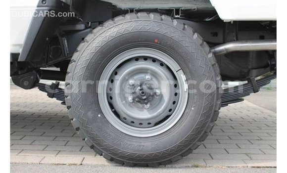 Buy Import Toyota Land Cruiser White Truck in Import - Dubai in Agadez Buy Import Toyota Land Cruiser White Truck in Import - Dubai in Agadez