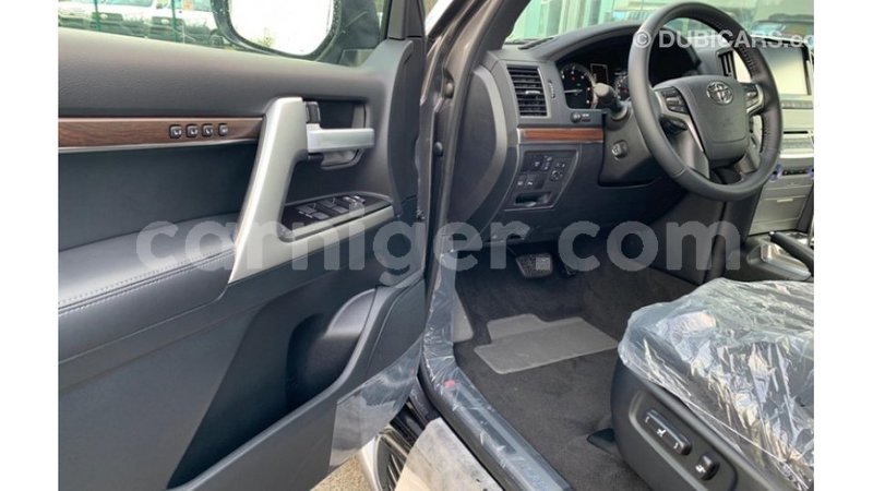 Big with watermark toyota land cruiser agadez import dubai 5771