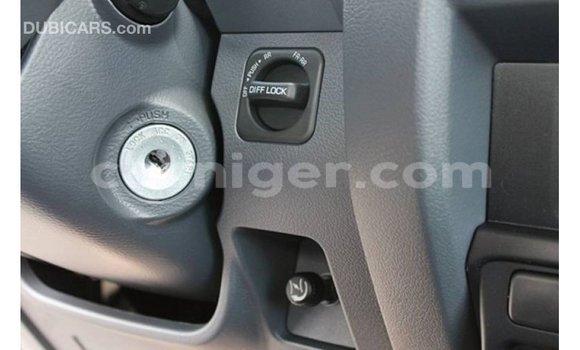 Buy Import Toyota Land Cruiser White Truck in Import - Dubai in Agadez Buy Import Toyota Land Cruiser White Truck in Import - Dubai in Agadez