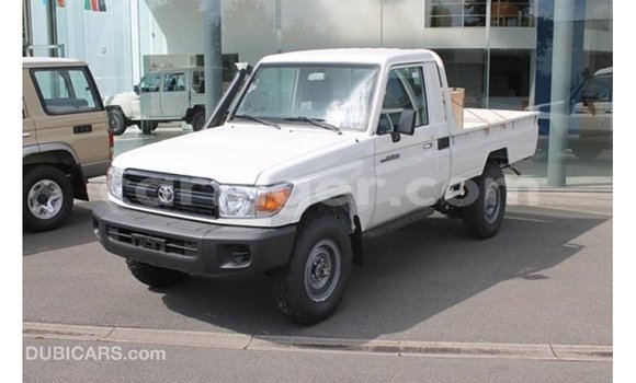 Buy Import Toyota Land Cruiser White Truck in Import - Dubai in Agadez Buy Import Toyota Land Cruiser White Truck in Import - Dubai in Agadez