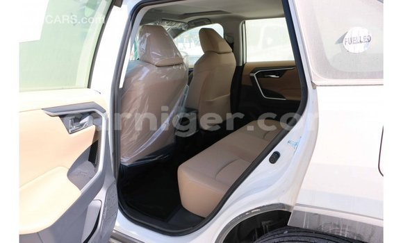 Buy Import Toyota Ade White Truck in Import - Dubai in Agadez Buy Import Toyota Ade White Truck in Import - Dubai in Agadez