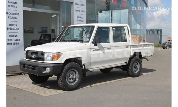 Buy Import Toyota Land Cruiser White Truck in Import - Dubai in Agadez Buy Import Toyota Land Cruiser White Truck in Import - Dubai in Agadez