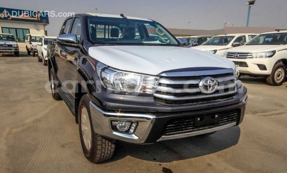Sayi Imported Toyota Hilux Black Mota in Import - Dubai a Agadez Sayi Imported Toyota Hilux Black Mota in Import - Dubai a Agadez