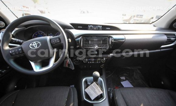 Sayi Imported Toyota Hilux Black Mota in Import - Dubai a Agadez Sayi Imported Toyota Hilux Black Mota in Import - Dubai a Agadez