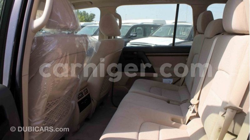 Big with watermark toyota land cruiser agadez import dubai 5783