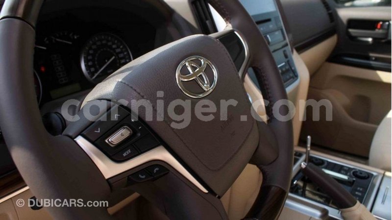 Big with watermark toyota land cruiser agadez import dubai 5783