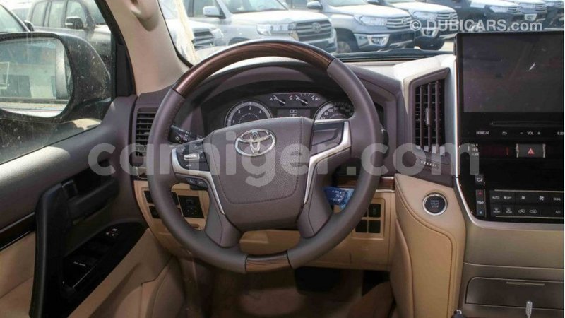 Big with watermark toyota land cruiser agadez import dubai 5783