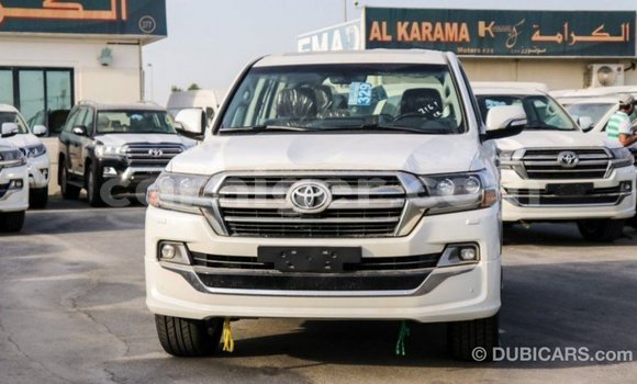 Buy Import Toyota Land Cruiser White Truck in Import - Dubai in Agadez Buy Import Toyota Land Cruiser White Truck in Import - Dubai in Agadez