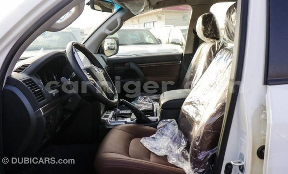Buy Import Toyota Land Cruiser White Truck in Import - Dubai in Agadez Buy Import Toyota Land Cruiser White Truck in Import - Dubai in Agadez