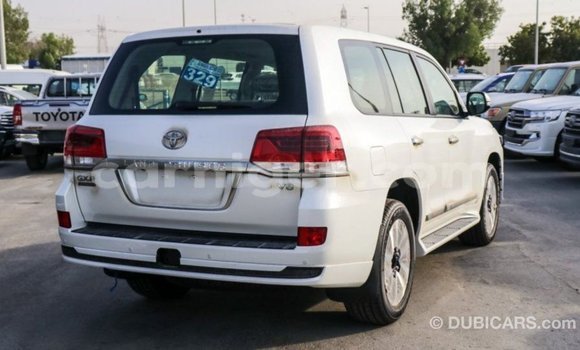 Buy Import Toyota Land Cruiser White Truck in Import - Dubai in Agadez Buy Import Toyota Land Cruiser White Truck in Import - Dubai in Agadez