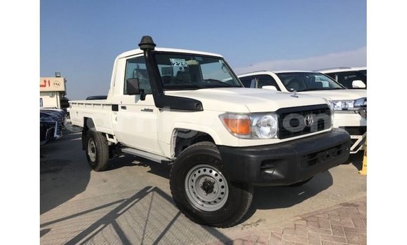 Sayi Imported Toyota Land Cruiser White Babbar mota in Import - Dubai a Agadez Sayi Imported Toyota Land Cruiser White Babbar mota in Import - Dubai a Agadez