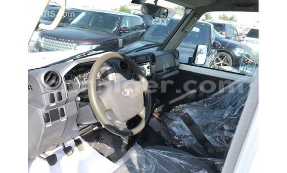 Sayi Imported Toyota Land Cruiser White Babbar mota in Import - Dubai a Agadez Sayi Imported Toyota Land Cruiser White Babbar mota in Import - Dubai a Agadez