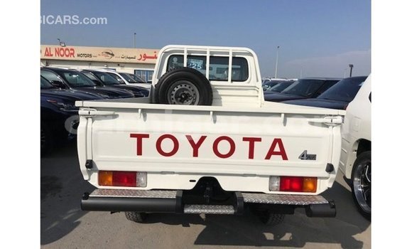 Sayi Imported Toyota Land Cruiser White Babbar mota in Import - Dubai a Agadez Sayi Imported Toyota Land Cruiser White Babbar mota in Import - Dubai a Agadez