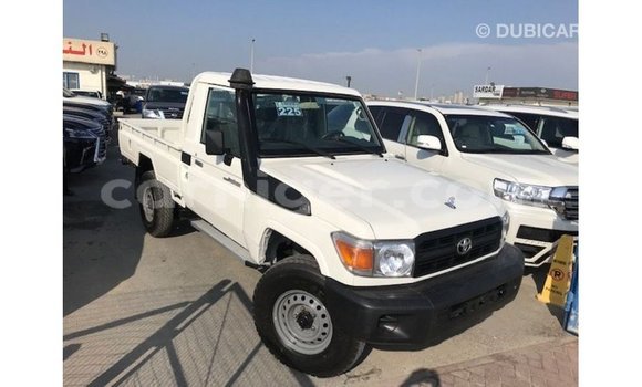 Sayi Imported Toyota Land Cruiser White Babbar mota in Import - Dubai a Agadez Sayi Imported Toyota Land Cruiser White Babbar mota in Import - Dubai a Agadez