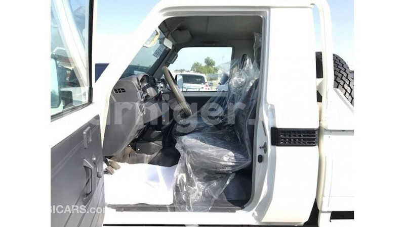 Big with watermark toyota land cruiser agadez import dubai 5795