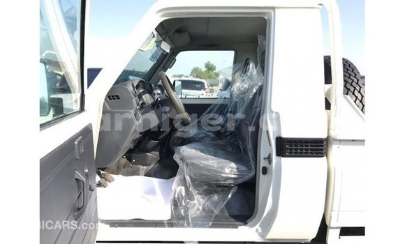 Sayi Imported Toyota Land Cruiser White Babbar mota in Import - Dubai a Agadez Sayi Imported Toyota Land Cruiser White Babbar mota in Import - Dubai a Agadez