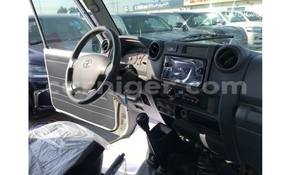 Sayi Imported Toyota Land Cruiser White Babbar mota in Import - Dubai a Agadez Sayi Imported Toyota Land Cruiser White Babbar mota in Import - Dubai a Agadez