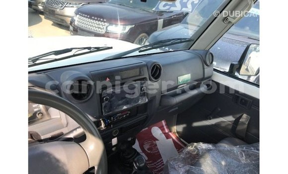 Sayi Imported Toyota Land Cruiser White Babbar mota in Import - Dubai a Agadez Sayi Imported Toyota Land Cruiser White Babbar mota in Import - Dubai a Agadez
