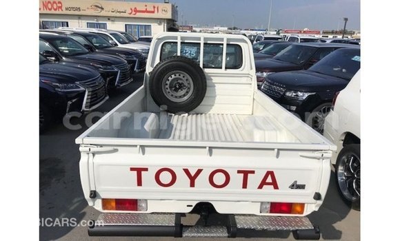Sayi Imported Toyota Land Cruiser White Babbar mota in Import - Dubai a Agadez Sayi Imported Toyota Land Cruiser White Babbar mota in Import - Dubai a Agadez