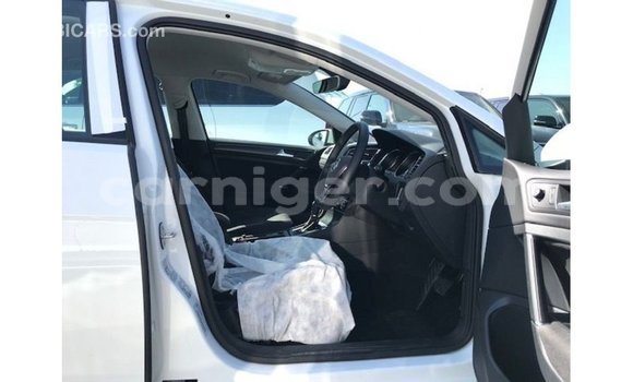 Sayi Imported Volkswagen Golf White Mota in Import - Dubai a Agadez Sayi Imported Volkswagen Golf White Mota in Import - Dubai a Agadez