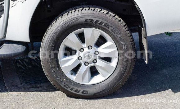 Buy Import Toyota Hilux White Car in Import - Dubai in Agadez Buy Import Toyota Hilux White Car in Import - Dubai in Agadez
