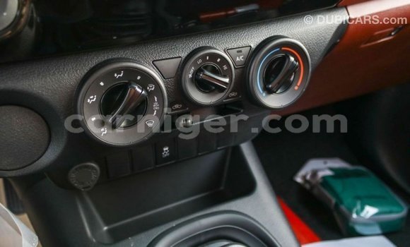 Buy Import Toyota Hilux White Car in Import - Dubai in Agadez Buy Import Toyota Hilux White Car in Import - Dubai in Agadez