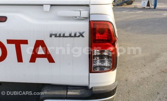 Buy Import Toyota Hilux White Car in Import - Dubai in Agadez Buy Import Toyota Hilux White Car in Import - Dubai in Agadez