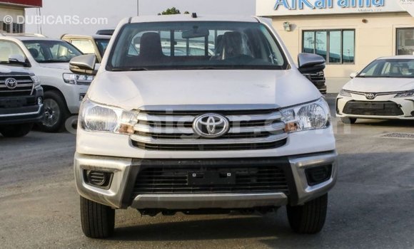 Sayi Imported Toyota Hilux White Mota in Import - Dubai a Agadez Sayi Imported Toyota Hilux White Mota in Import - Dubai a Agadez