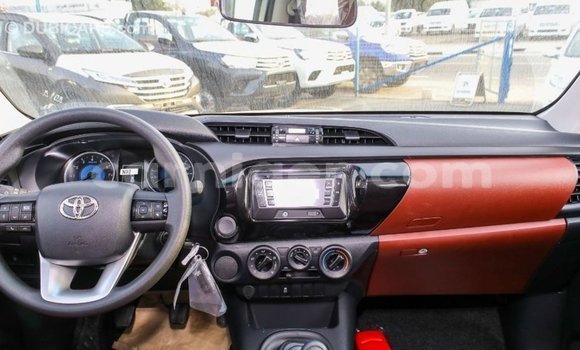 Sayi Imported Toyota Hilux White Mota in Import - Dubai a Agadez Sayi Imported Toyota Hilux White Mota in Import - Dubai a Agadez