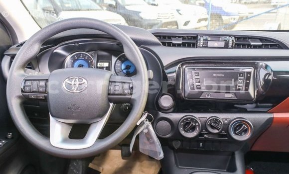 Sayi Imported Toyota Hilux White Mota in Import - Dubai a Agadez Sayi Imported Toyota Hilux White Mota in Import - Dubai a Agadez