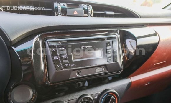 Sayi Imported Toyota Hilux White Mota in Import - Dubai a Agadez Sayi Imported Toyota Hilux White Mota in Import - Dubai a Agadez