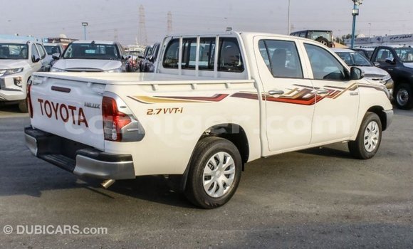 Sayi Imported Toyota Hilux White Mota in Import - Dubai a Agadez Sayi Imported Toyota Hilux White Mota in Import - Dubai a Agadez