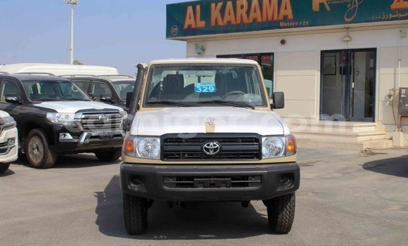 Buy Import Toyota Land Cruiser Beige Truck in Import - Dubai in Agadez Buy Import Toyota Land Cruiser Beige Truck in Import - Dubai in Agadez