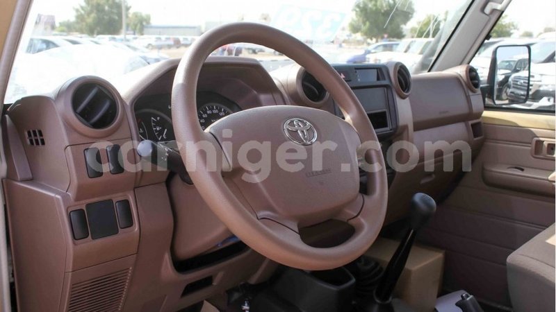 Big with watermark toyota land cruiser agadez import dubai 5807